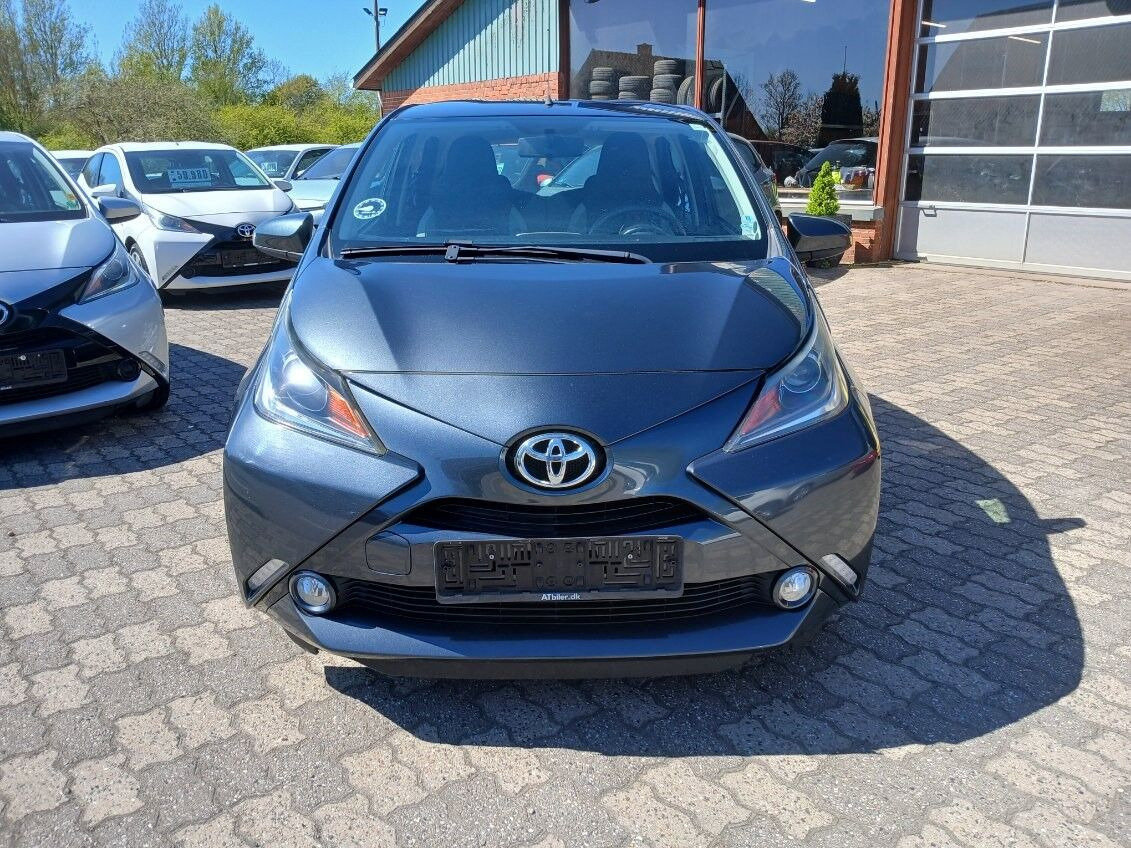 Sort Toyota Aygo fra 2014