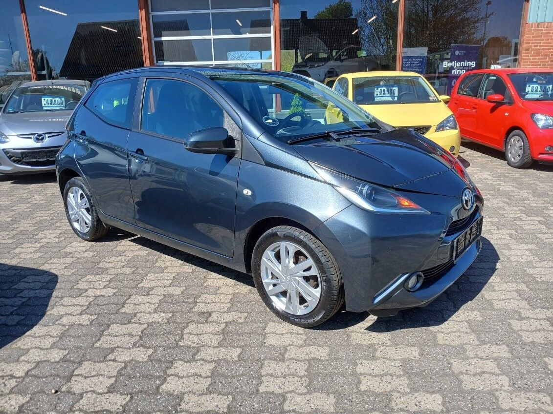 Sort Toyota Aygo fra 2014