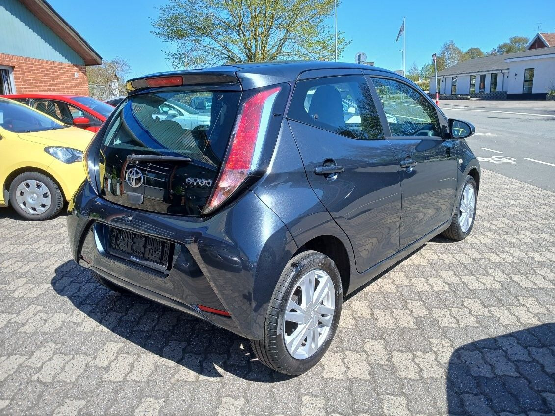 Sort Toyota Aygo fra 2014