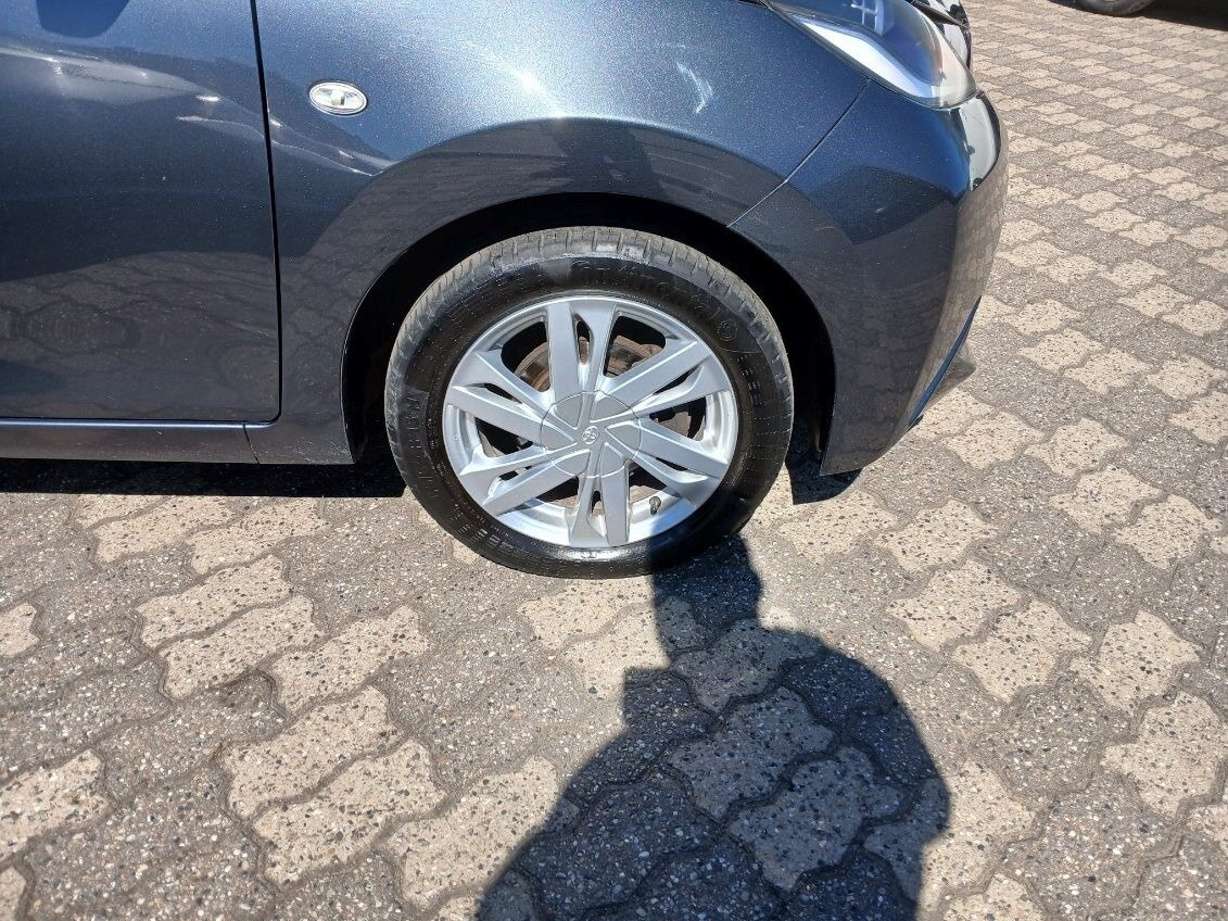 Sort Toyota Aygo fra 2014