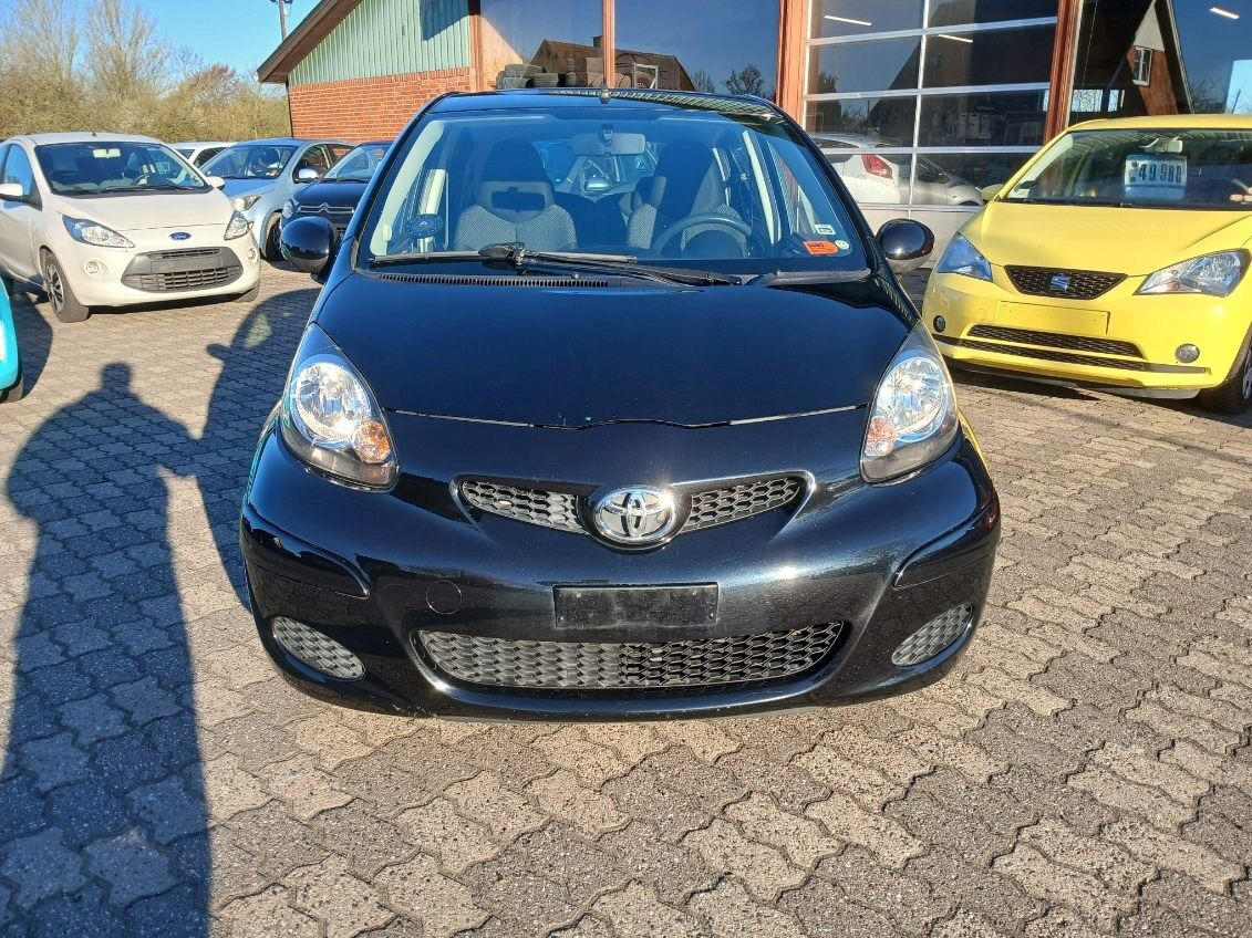 Sort Toyota Aygo fra 2009