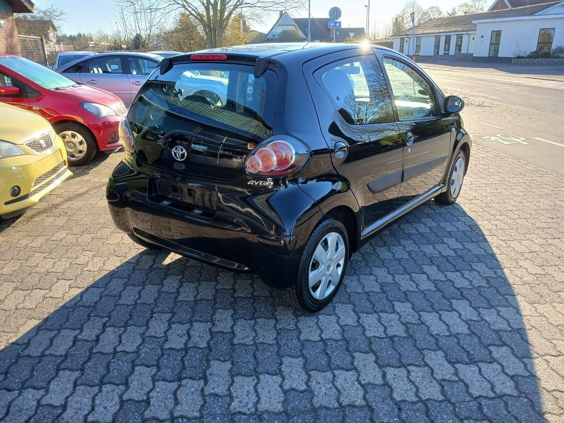 Sort Toyota Aygo fra 2009