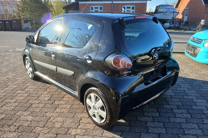 Sort Toyota Aygo fra 2009