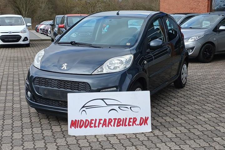 Grå Peugeot 107 fra 2012