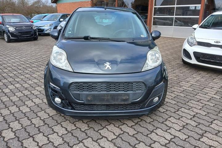 Grå Peugeot 107 fra 2012