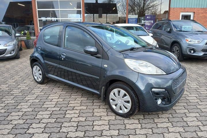 Grå Peugeot 107 fra 2012