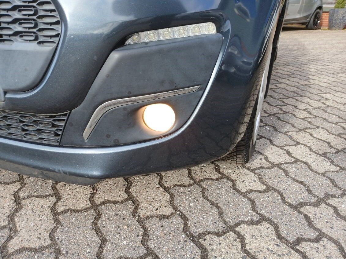 Grå Peugeot 107 fra 2012