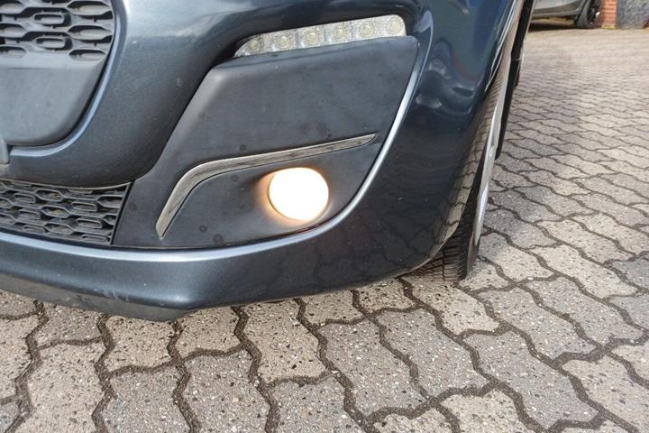 Grå Peugeot 107 fra 2012