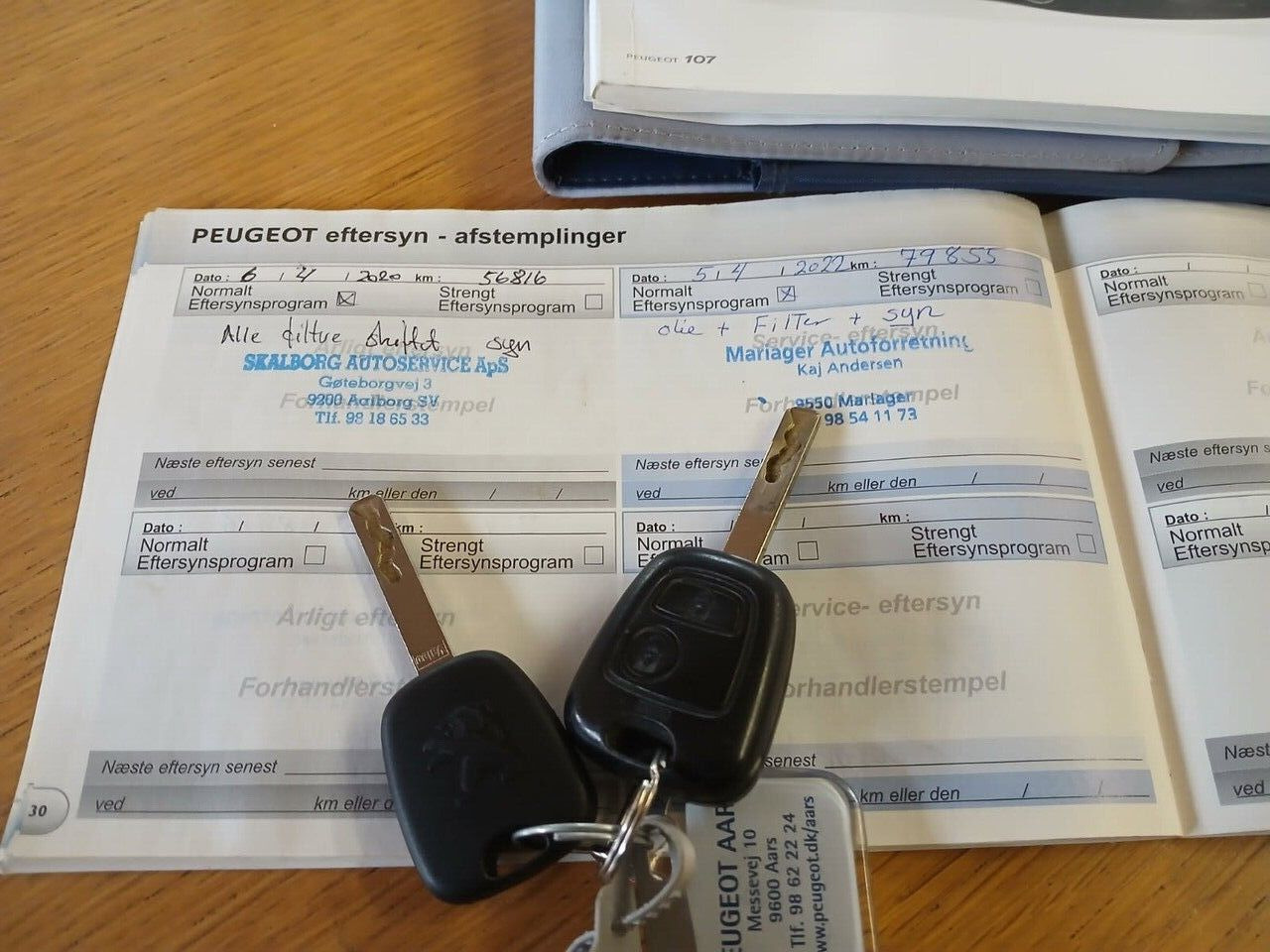 Grå Peugeot 107 fra 2012