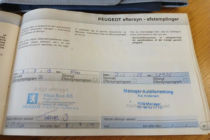 Grå Peugeot 107 fra 2012