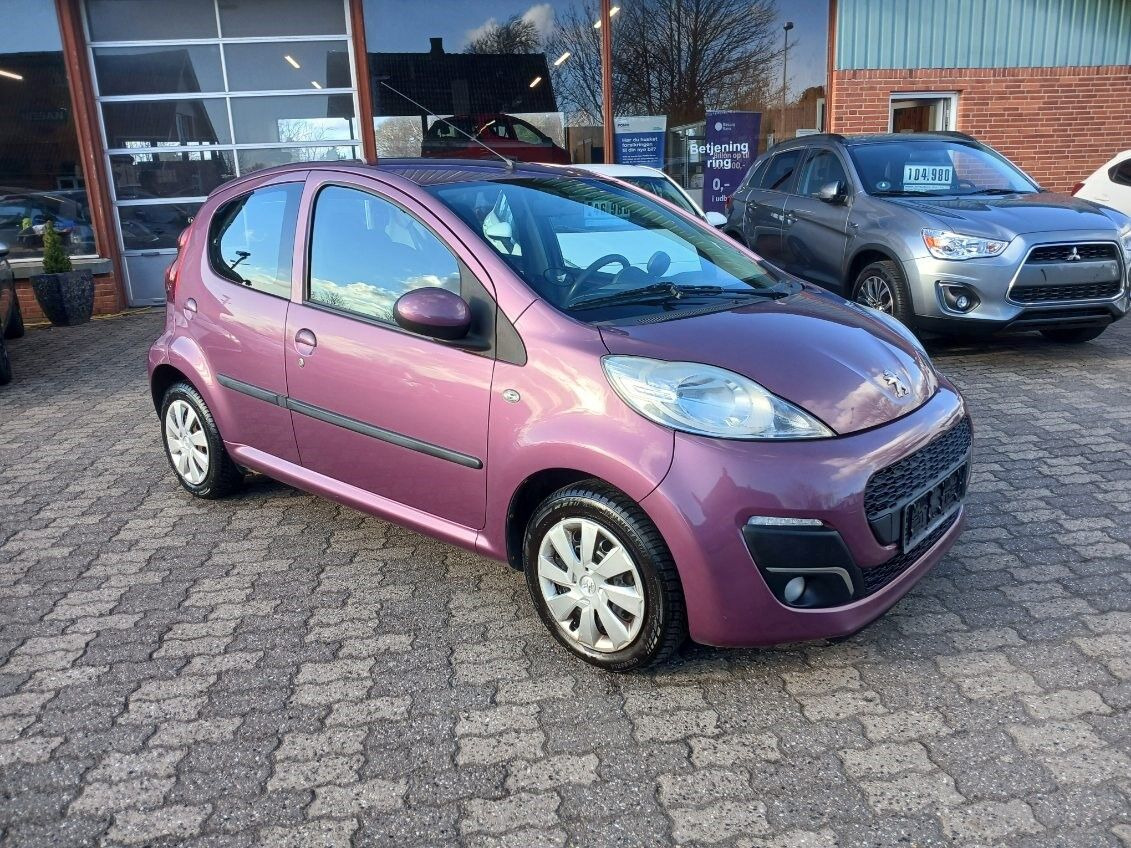 Lilla Peugeot 107 fra 2013