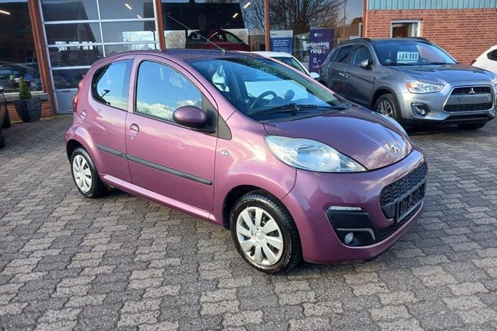 Lilla Peugeot 107 fra 2013