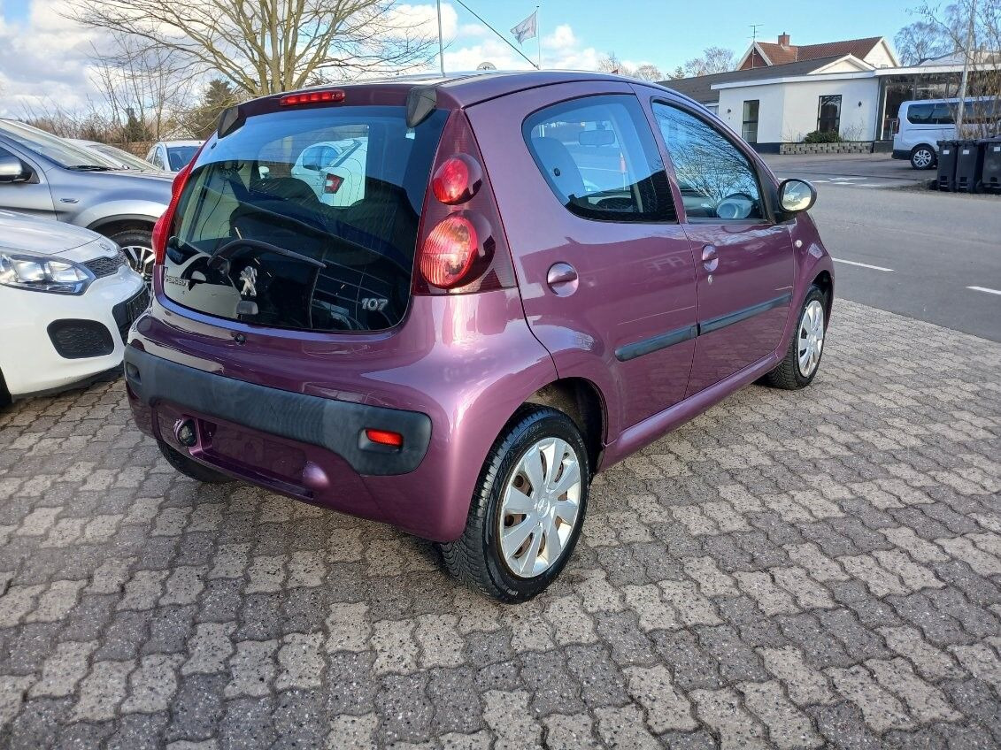 Lilla Peugeot 107 fra 2013