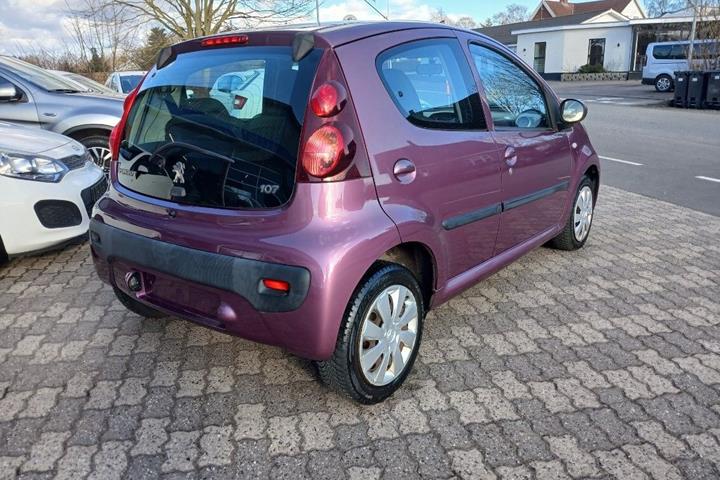 Lilla Peugeot 107 fra 2013