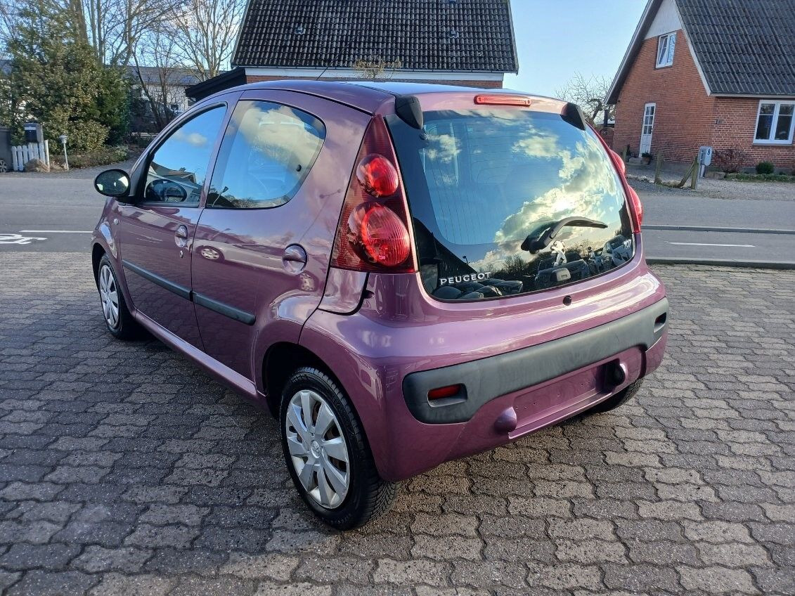 Lilla Peugeot 107 fra 2013