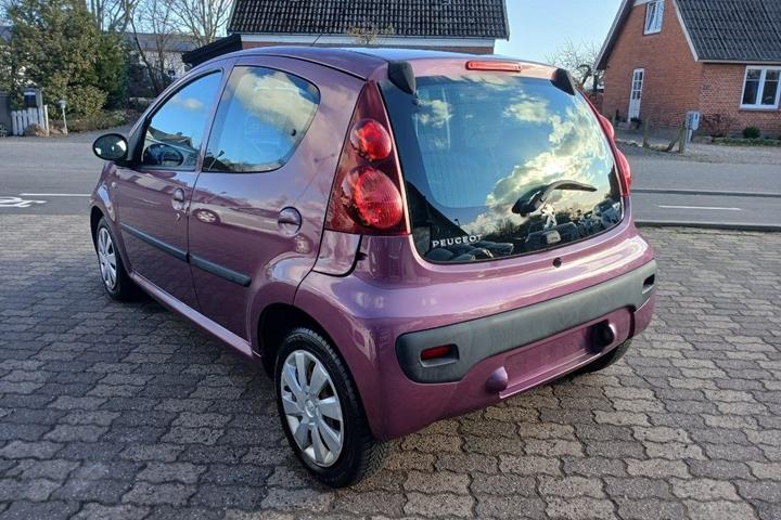 Lilla Peugeot 107 fra 2013