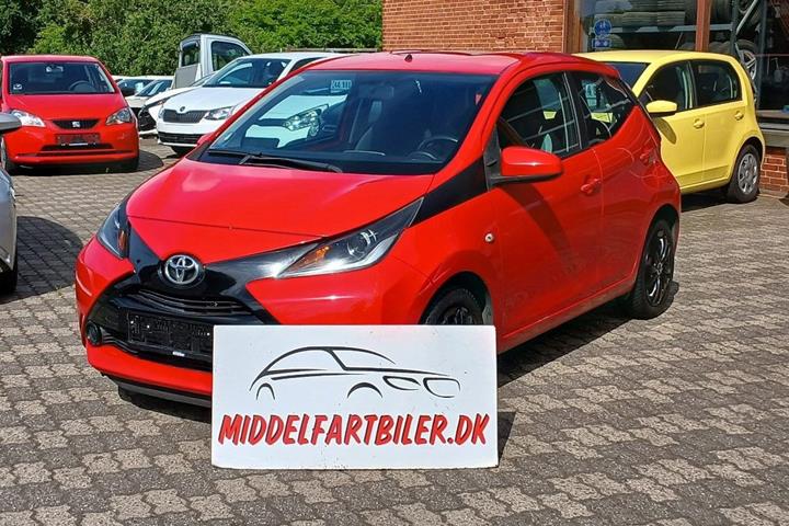 Rød Toyota Aygo fra 2015