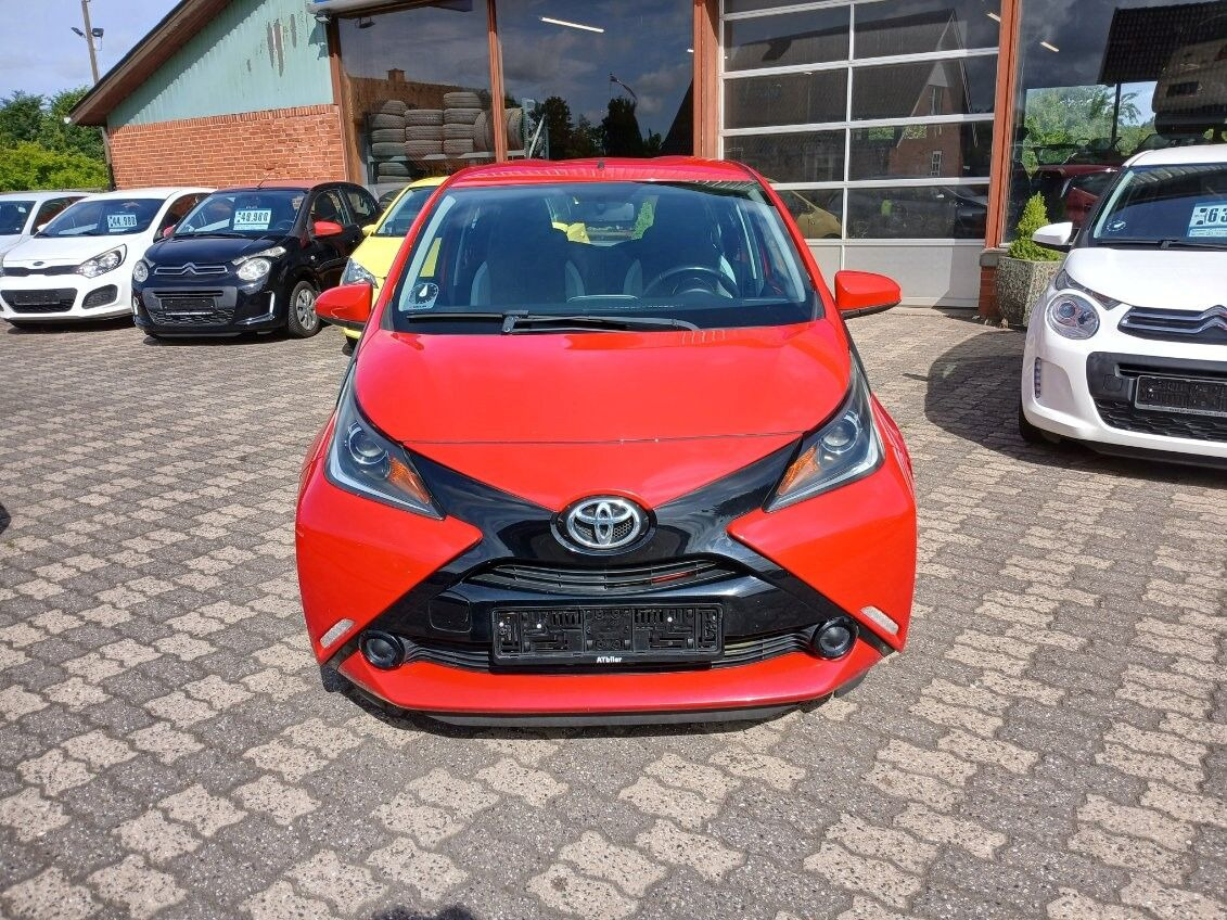Rød Toyota Aygo fra 2015