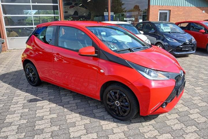 Rød Toyota Aygo fra 2015