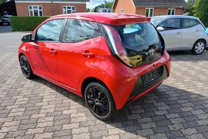Rød Toyota Aygo fra 2015