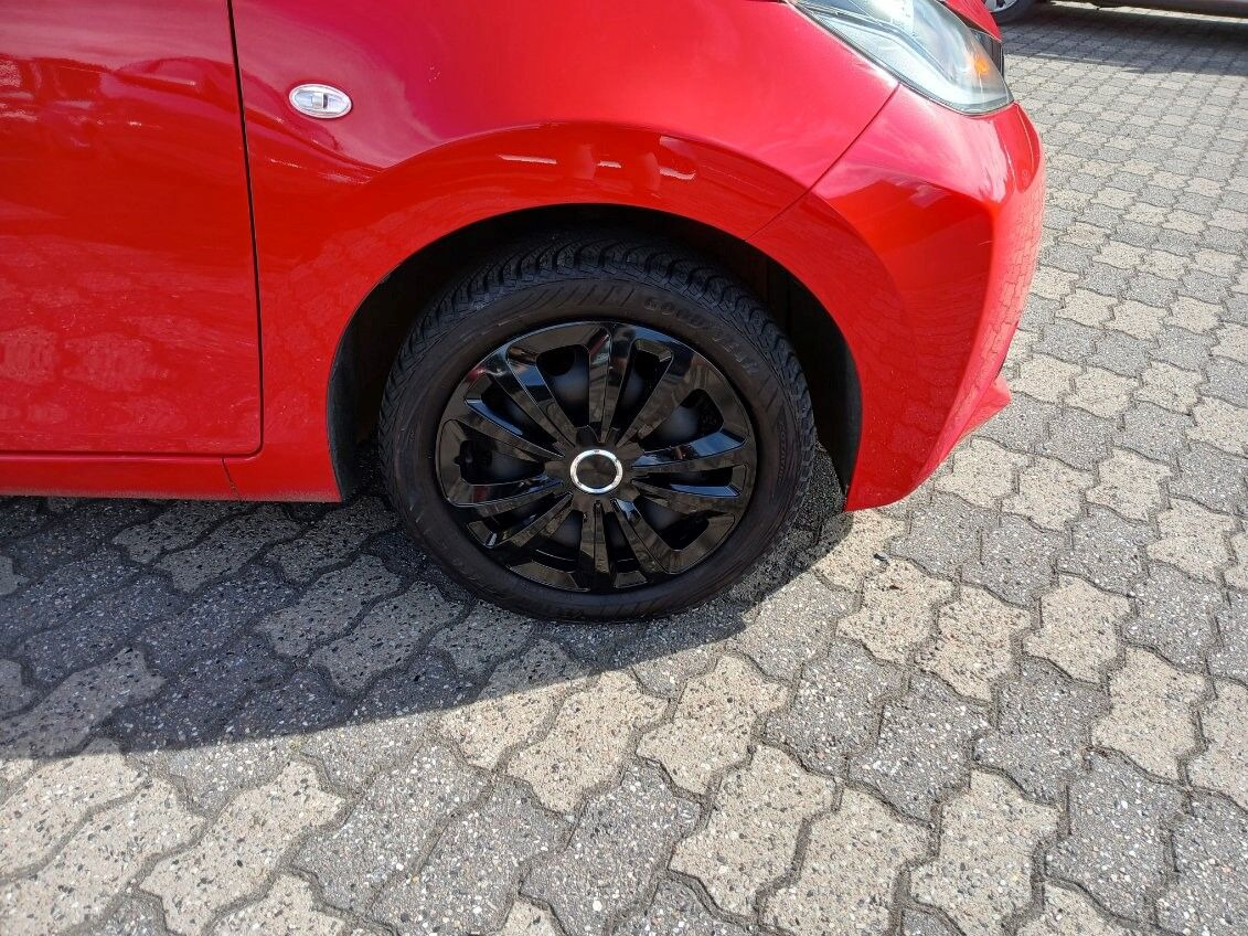 Rød Toyota Aygo fra 2015