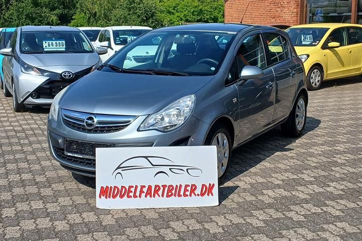 Grå Opel Corsa fra 2013