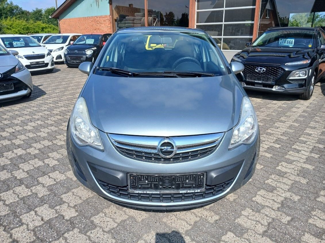Grå Opel Corsa fra 2013