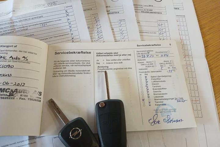 Grå Opel Corsa fra 2013