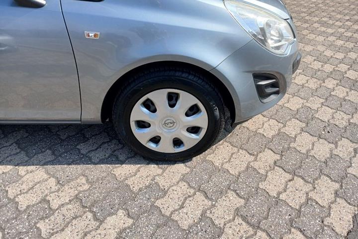 Grå Opel Corsa fra 2013