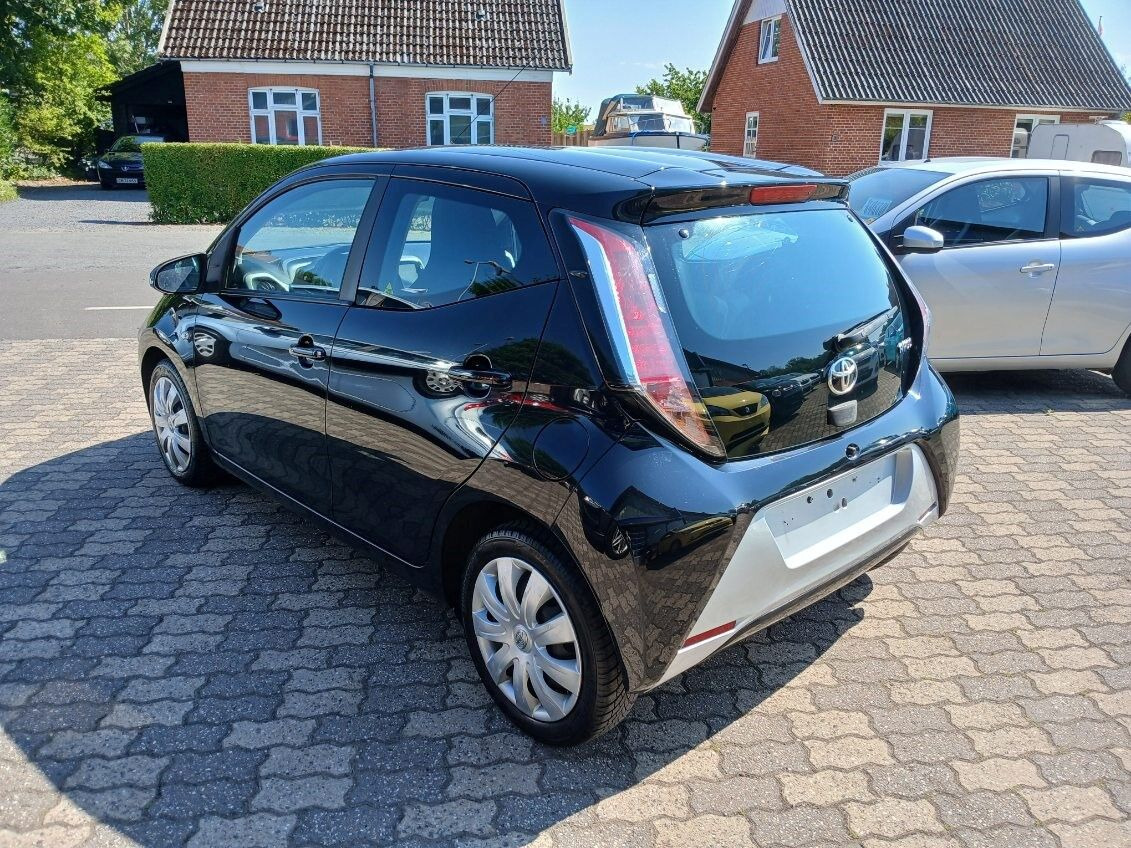 Sort Toyota Aygo fra 2017