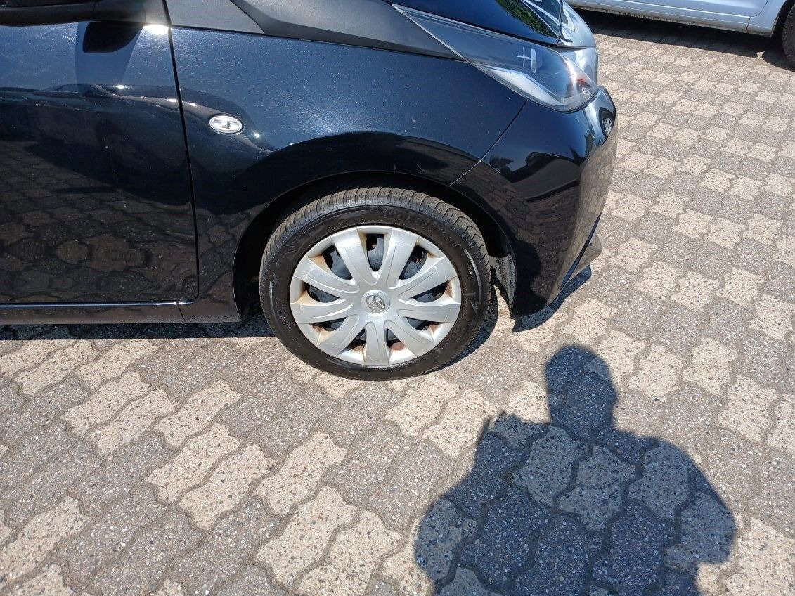 Sort Toyota Aygo fra 2017