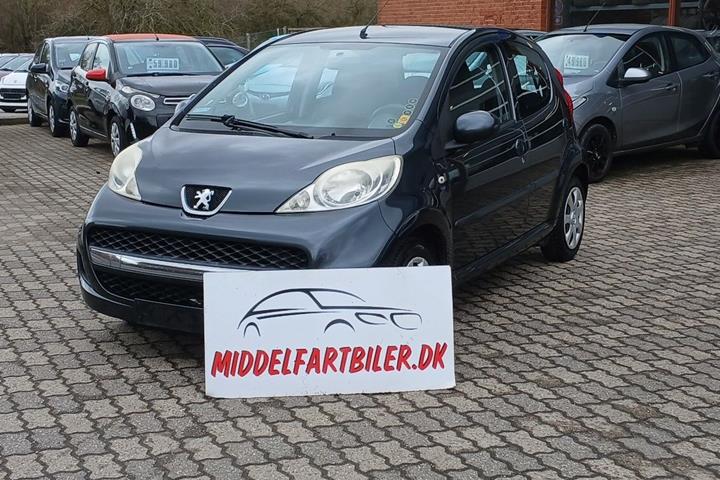 Grå Peugeot 107 fra 2011