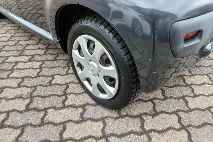 Grå Peugeot 107 fra 2011
