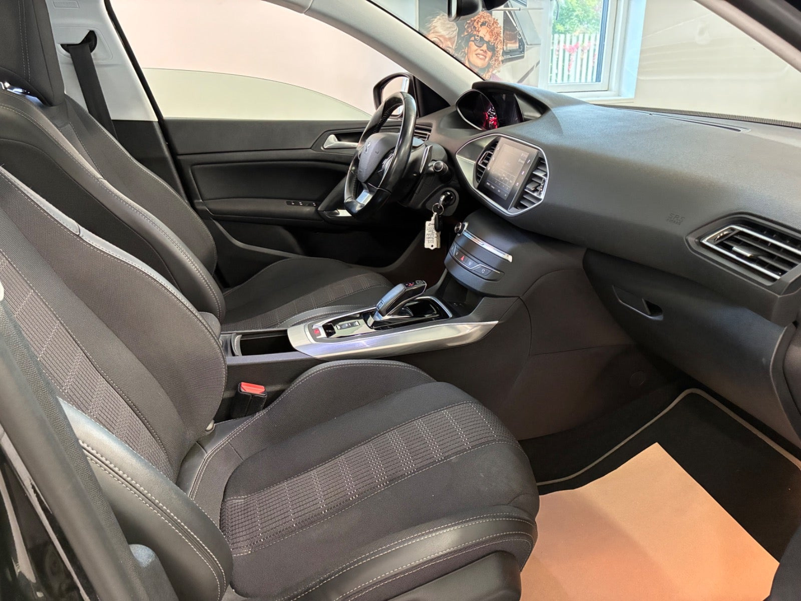 Sort Peugeot 308 fra 2018