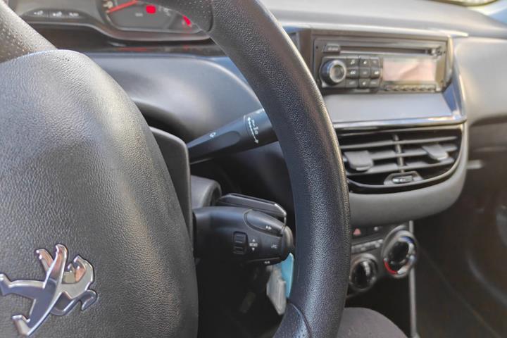 undefined Peugeot 208 fra 2012