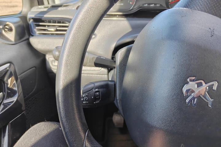 undefined Peugeot 208 fra 2012