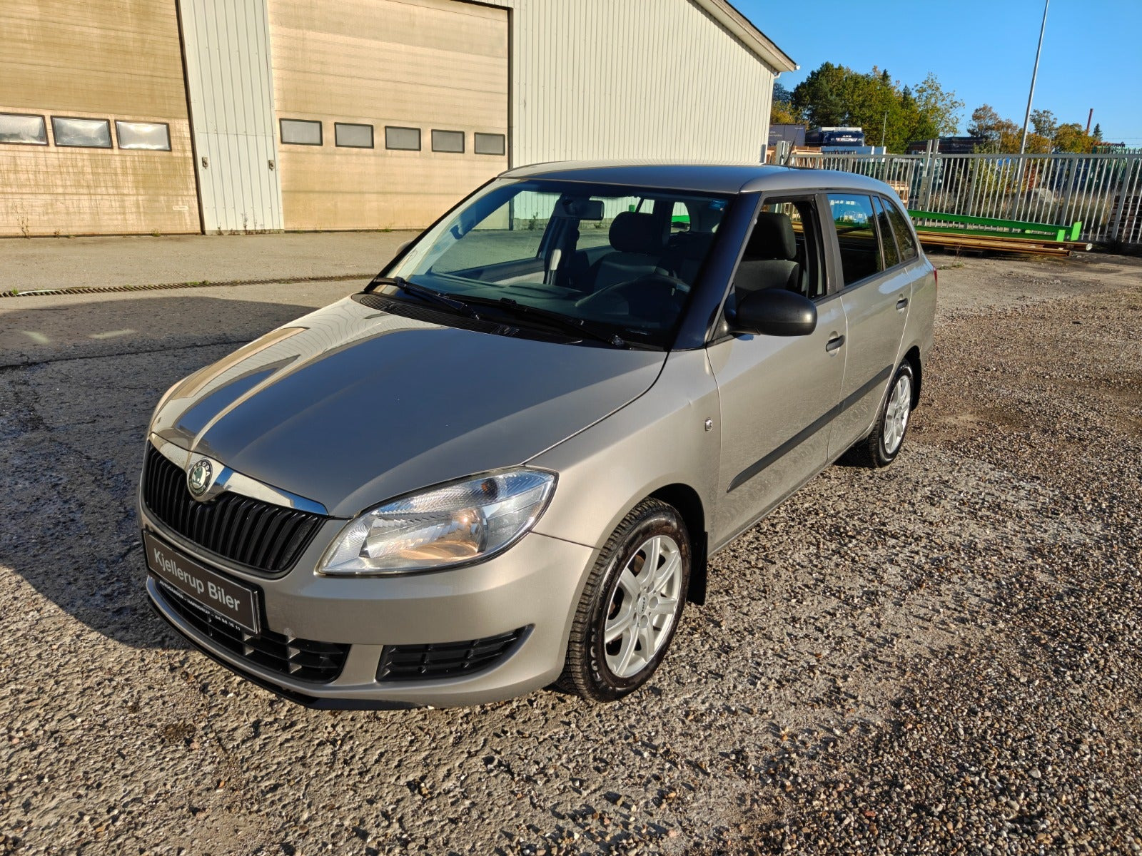 Gul Skoda Fabia fra 2011