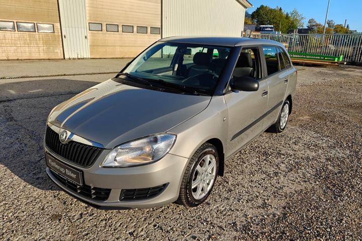 Gul Skoda Fabia fra 2011