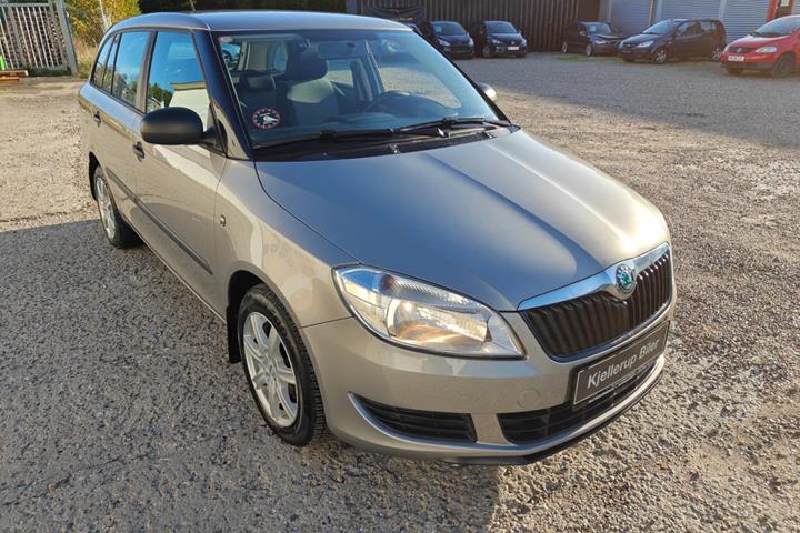 Gul Skoda Fabia fra 2011