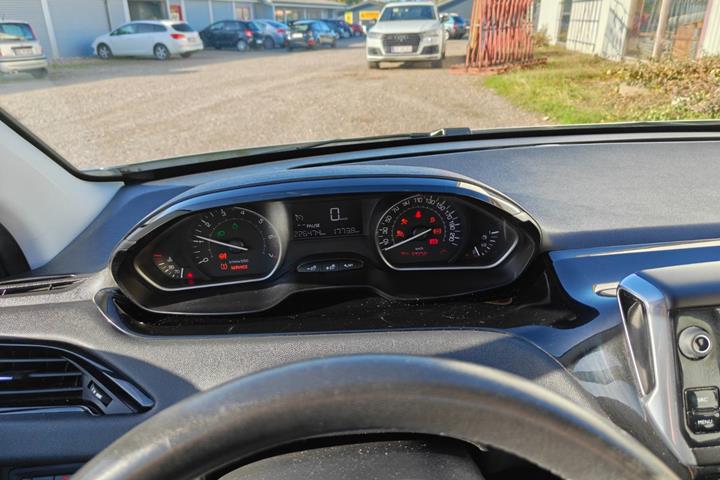 undefined Peugeot 208 fra 2015