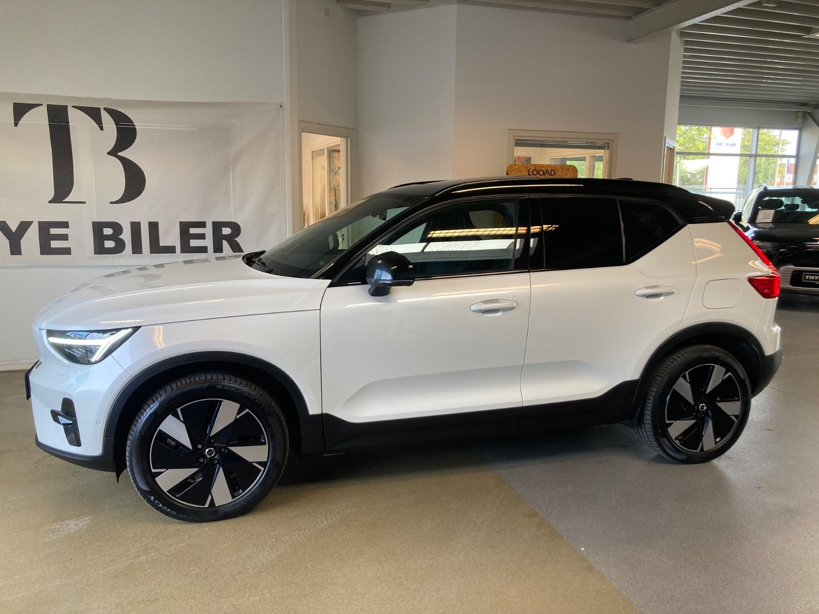 Hvid Volvo XC40 fra 2024
