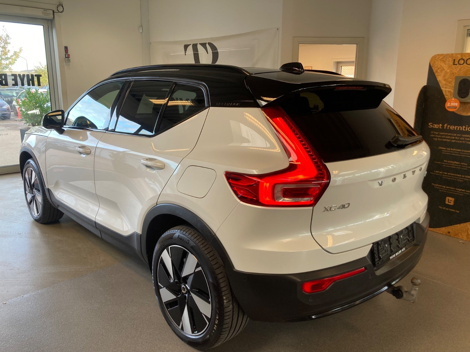 Hvid Volvo XC40 fra 2024