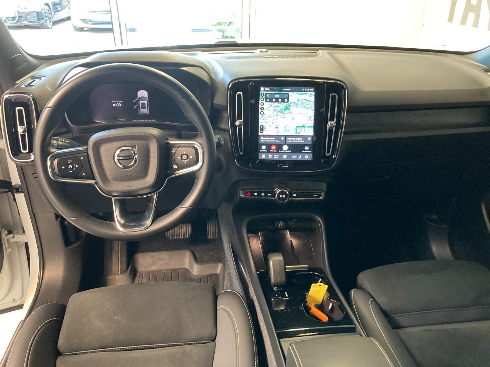 Hvid Volvo XC40 fra 2024