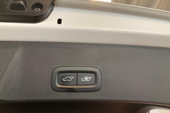 Hvid Volvo XC40 fra 2024