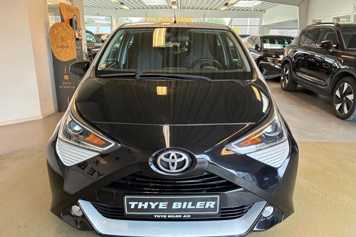 Sort Toyota Aygo fra 2019