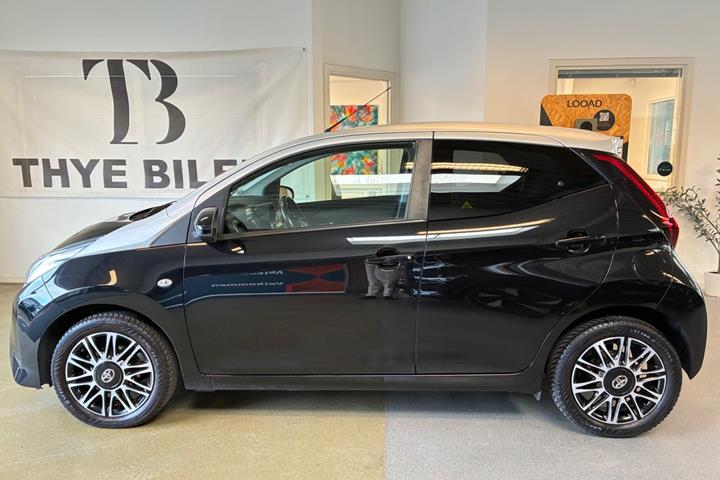 Sort Toyota Aygo fra 2019