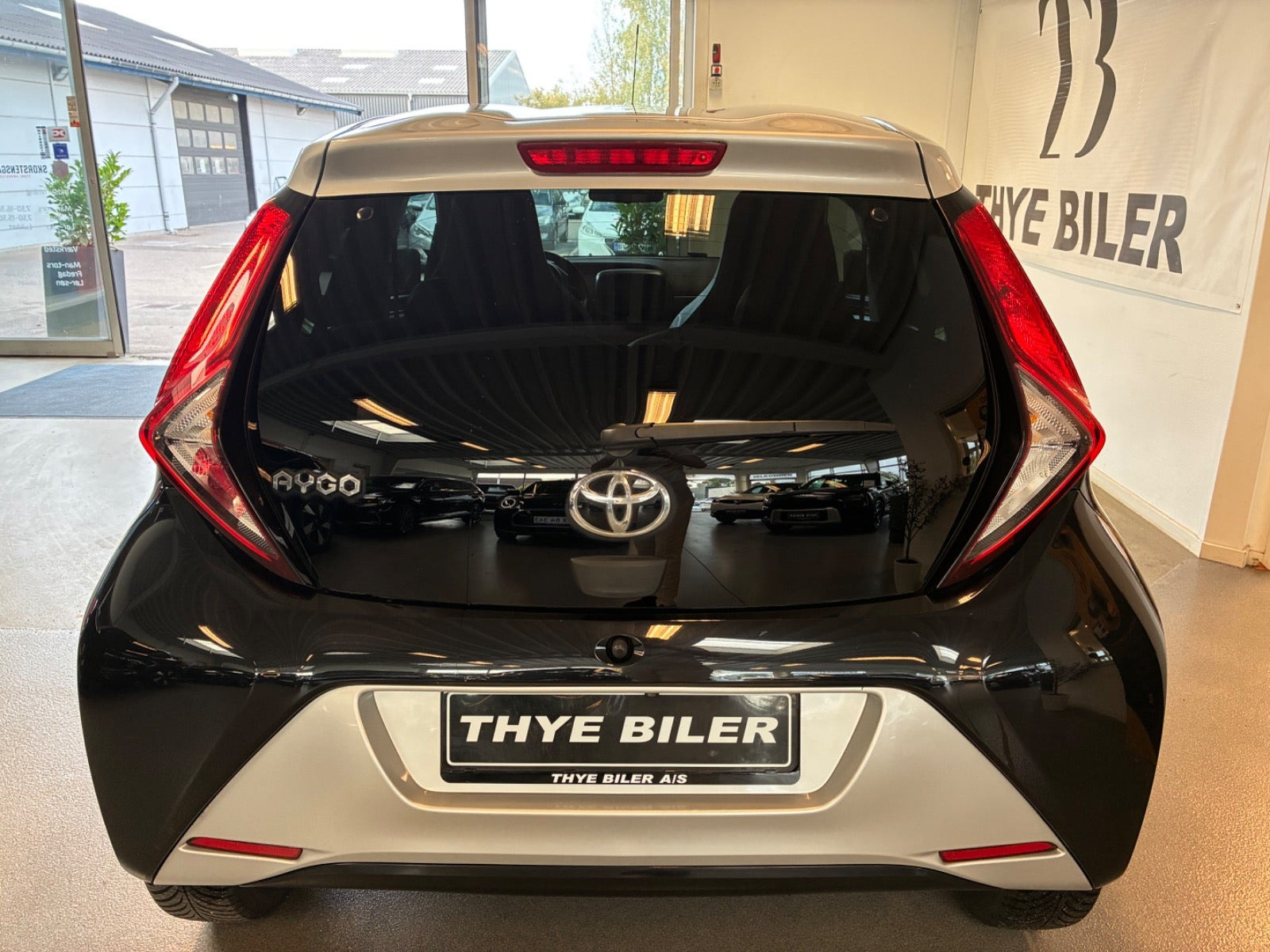 Sort Toyota Aygo fra 2019
