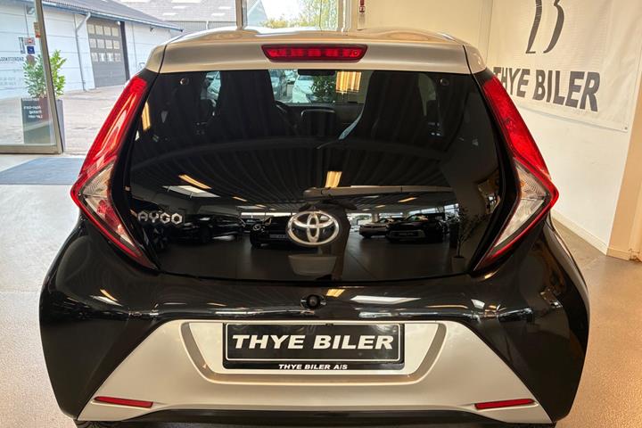 Sort Toyota Aygo fra 2019