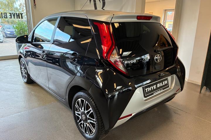 Sort Toyota Aygo fra 2019