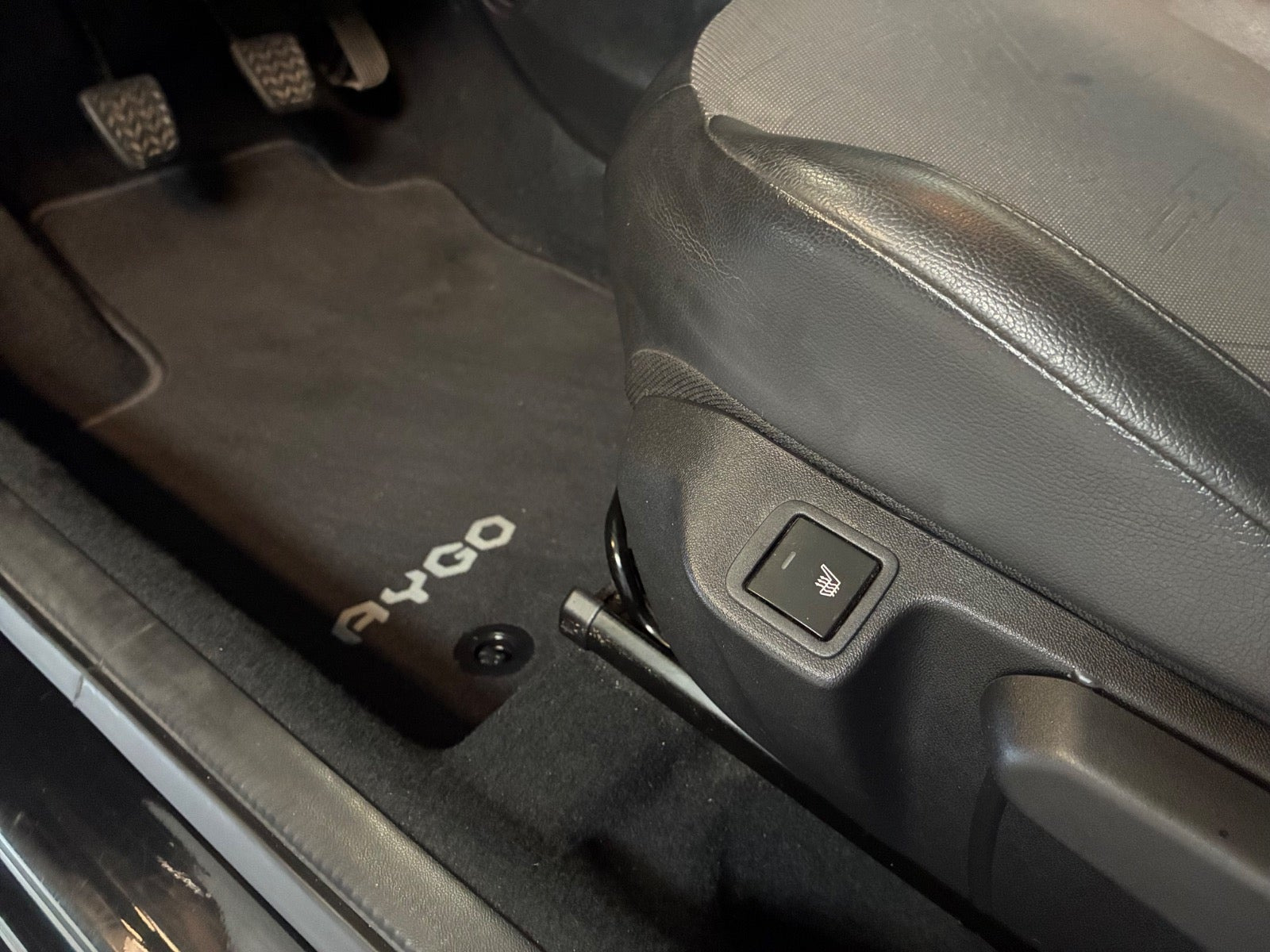 Sort Toyota Aygo fra 2019